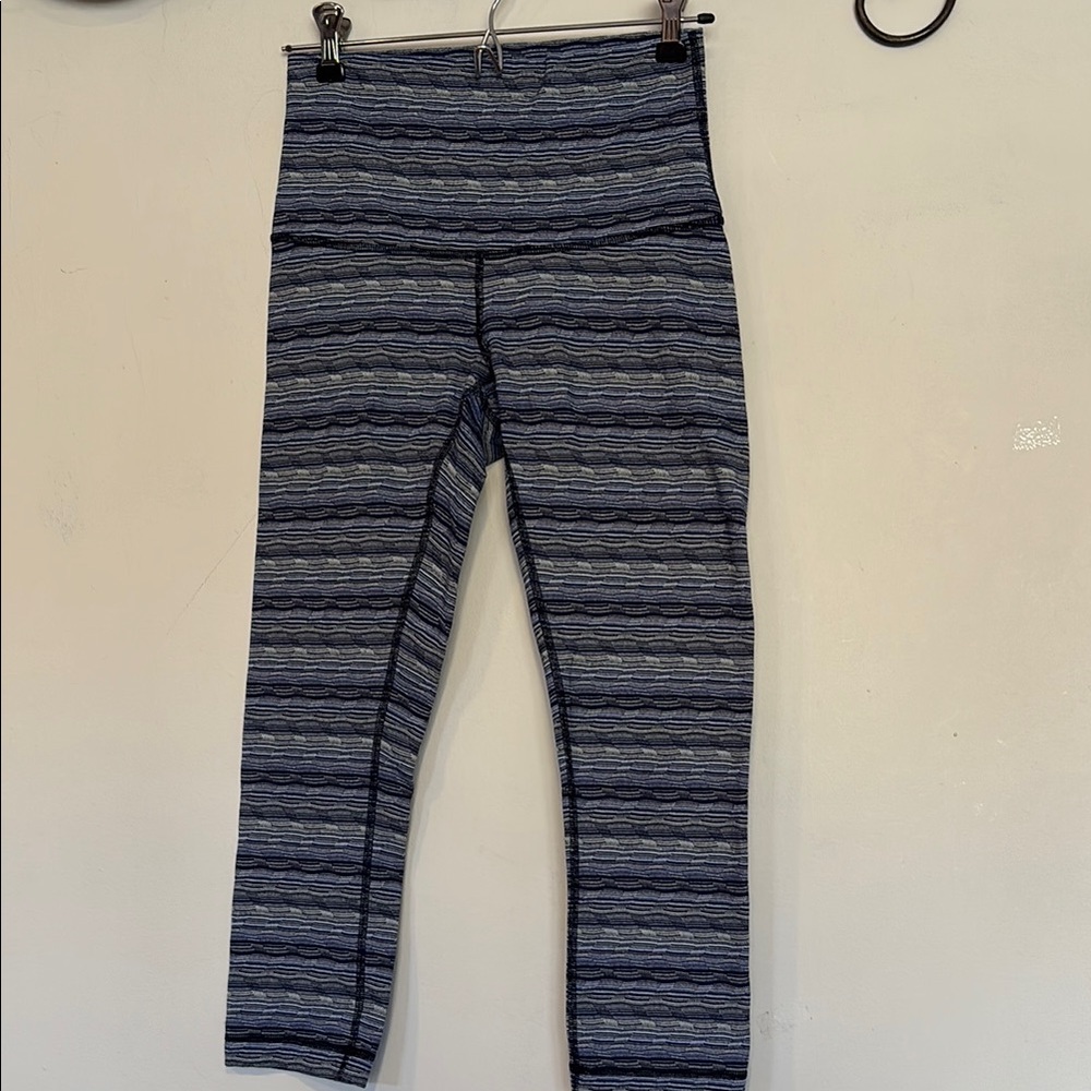 Lulu lemon Striped Blue Leggings size 6